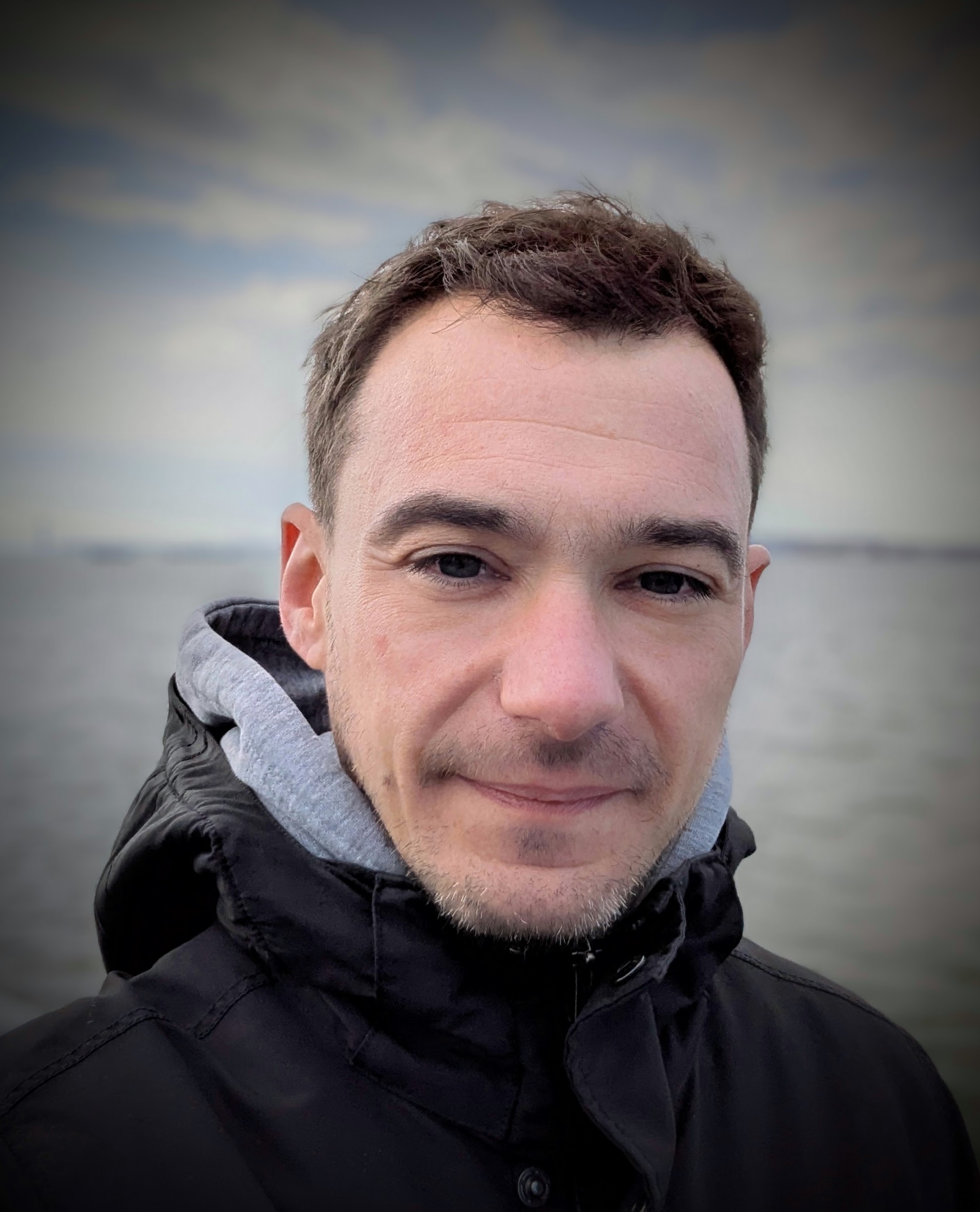 /images/alex.jpg /images/alex.jpg